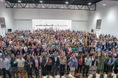 Acompaña Senador Enrique Vargas en festejo de las madres en Huixquilucan